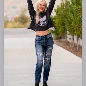 Judy Blue Boyfriend High Rise Distressed Jeans 11/30